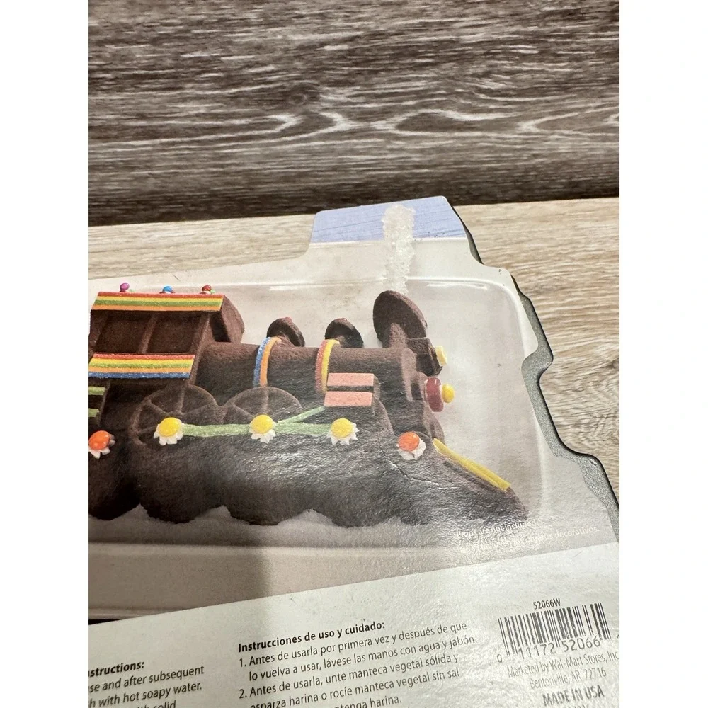 Nordic Ware USA Locomotive Train Cake Pan Cast Aluminium Baking Mold 9 Cups